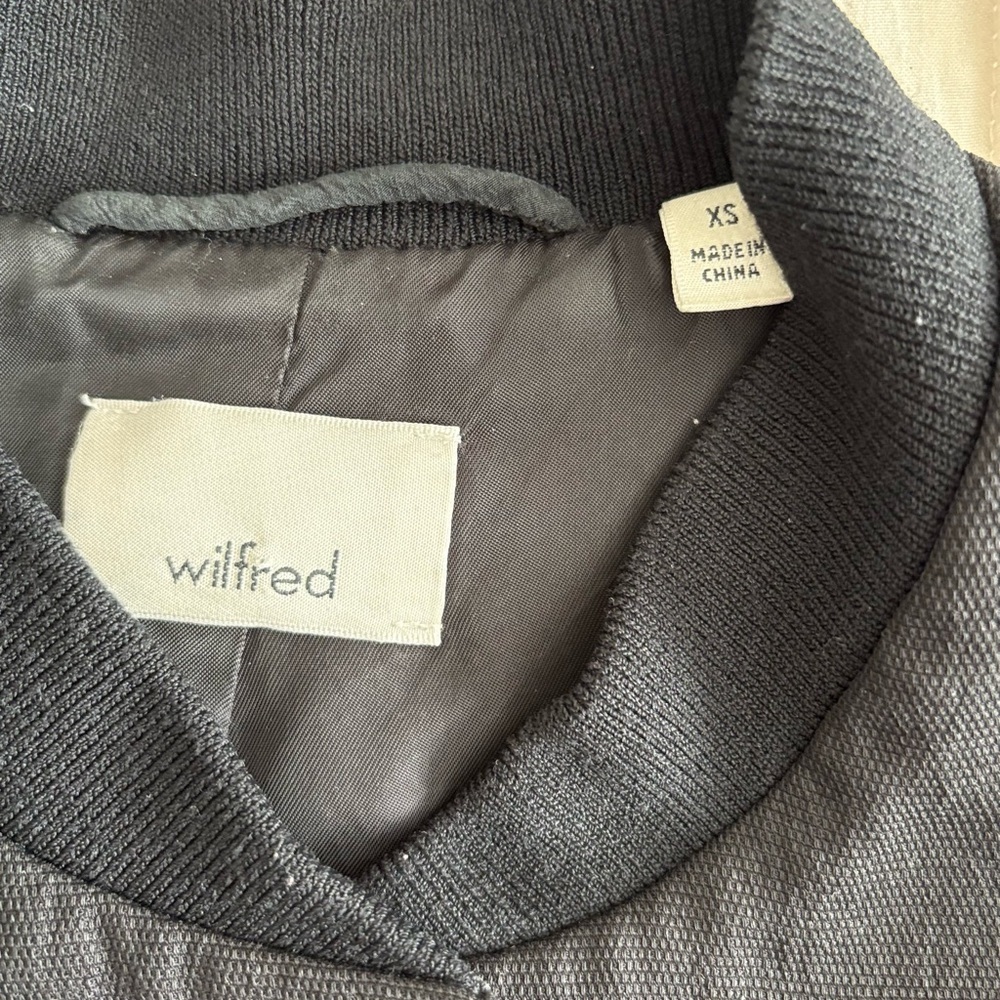 Wilfred Embroidered Bomber Jacket – XS
Aritzia Wilfred - Picture 5 of 7